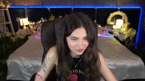 Snapshot of babyflowerr chatting on 06-14-26, 07:05 Sasha online show from 06-14-26, 07:05