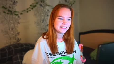 Snapshot of babyfoxyy chatting on 12-20-24, 04:57 maddy online show from 12-20-24, 04:57