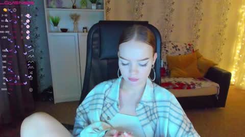 Snapshot of babyfoxyy chatting on 12-23-24, 04:50 maddy online show from 12-23-24, 04:50