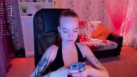 Snapshot of babyfoxyy chatting on 02-24-25, 09:32 maddy online show from 02-24-25, 09:32