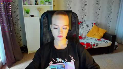 Snapshot of babyfoxyy chatting on 02-25-25, 12:24 maddy online show from 02-25-25, 12:24