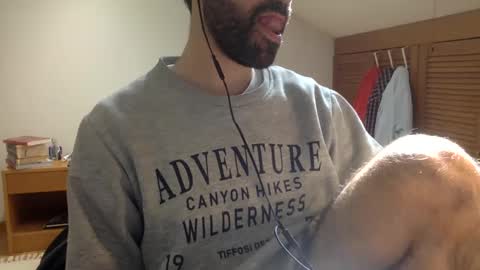 Snapshot of babyhardy chatting on 03-06-25, 02:51 Tom A.    online show from 03-06-25, 02:51