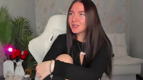 Snapshot of babyisperfect chatting on 09-28-25, 03:23 Sophia online show from 09-28-25, 03:23