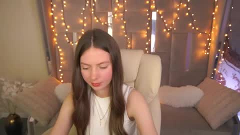 Snapshot of babylumii chatting on 04-20-26, 01:47 Lady Vi online show from 04-20-26, 01:47