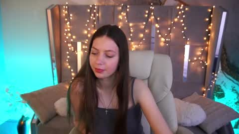Snapshot of babylumii chatting on 05-16-26, 05:59 Lady Vi online show from 05-16-26, 05:59