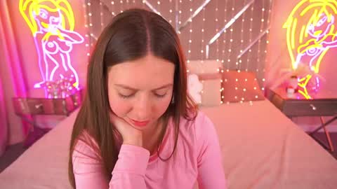Snapshot of babylumii chatting on 05-20-26, 01:50 Lady Vi online show from 05-20-26, 01:50