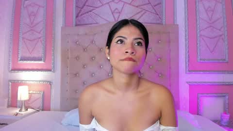 Snapshot of babypink_20 chatting on 04-07-26, 03:40 laura online show from 04-07-26, 03:40