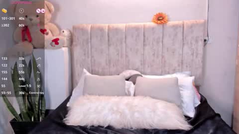 Snapshot of babysophiee chatting on 11-11-25, 09:26 sophie online show from 11-11-25, 09:26