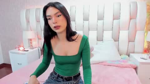 Snapshot of bad__girll_ chatting on 06-24-26, 03:27 bad__girll_ online show from 06-24-26, 03:27