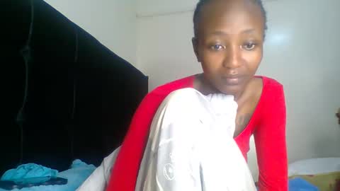 Snapshot of baddie_bunnie chatting on 12-04-25, 01:59 baddie_bunnie online show from 12-04-25, 01:59