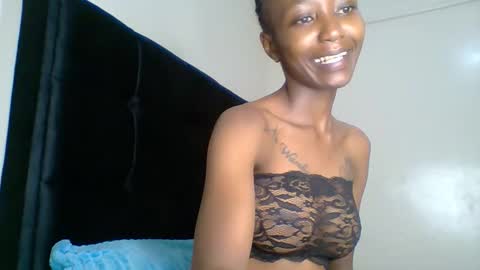 Snapshot of baddie_bunnie chatting on 12-05-25, 03:15 baddie_bunnie online show from 12-05-25, 03:15