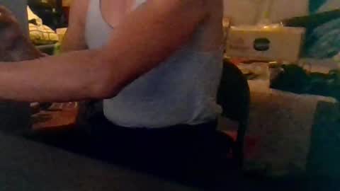 Snapshot of badhombremx chatting on 12-16-24, 11:55 Mexican livin Off the Wall online show from 12-16-24, 11:55