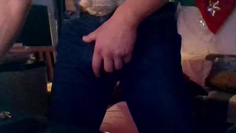 Snapshot of badhombremx chatting on 12-31-24, 02:47 Mexican livin Off the Wall online show from 12-31-24, 02:47