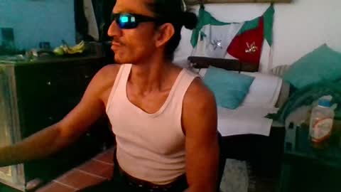 Snapshot of badhombremx chatting on 02-04-25, 03:26 Mexican livin Off the Wall online show from 02-04-25, 03:26