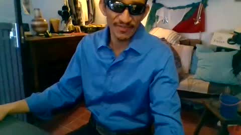 Snapshot of badhombremx chatting on 02-27-25, 04:10 Mexican livin Off the Wall online show from 02-27-25, 04:10