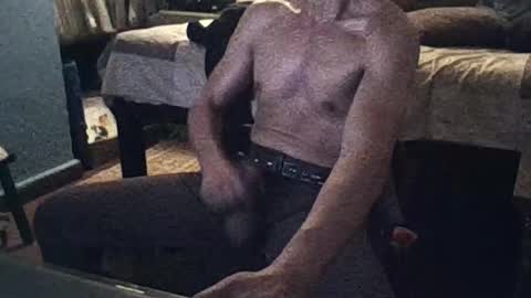 Snapshot of badhombremx chatting on 10-14-25, 07:31 Mexican livin Off the Wall online show from 10-14-25, 07:31