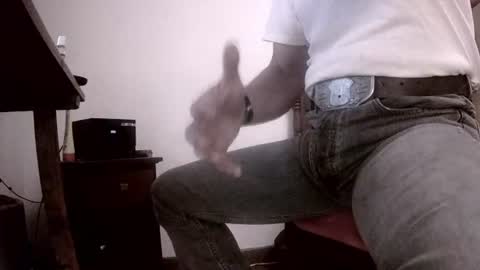 Snapshot of badhombremx chatting on 06-25-26, 05:12 Mexican livin Off the Wall online show from 06-25-26, 05:12