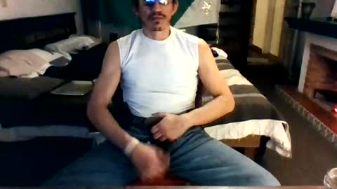 Snapshot of badhombremx chatting on 07-07-26, 08:40 Mexican livin Off the Wall online show from 07-07-26, 08:40