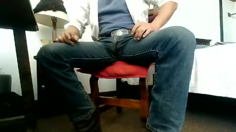Snapshot of badhombremx chatting on 07-24-26, 05:33 Mexican livin Off the Wall online show from 07-24-26, 05:33