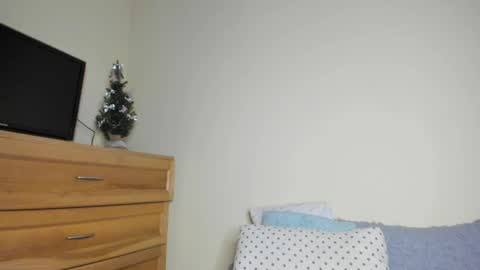 Snapshot of badmodel_ chatting on 12-10-24, 02:06 Name online show from 12-10-24, 02:06