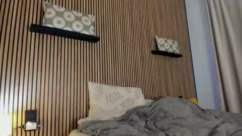 Snapshot of badmodel_ chatting on 11-18-25, 03:05 Name online show from 11-18-25, 03:05