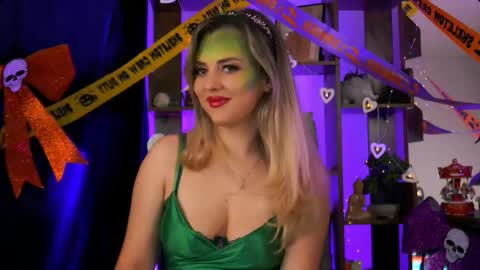 Snapshot of bailey_evans chatting on 10-30-25, 07:32 Bailey online show from 10-30-25, 07:32