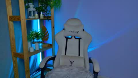 Snapshot of balerinacappuccino_ chatting on 03-04-26, 05:13 Elly online show from 03-04-26, 05:13