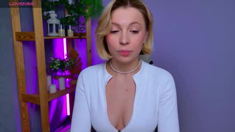 Snapshot of balerinacappuccino_ chatting on 03-05-26, 05:25 Elly online show from 03-05-26, 05:25