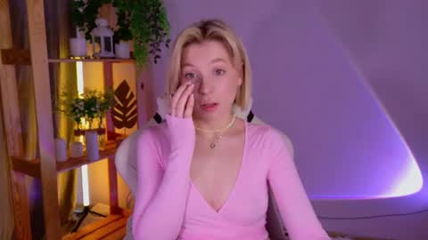 Snapshot of balerinacappuccino_ chatting on 05-16-26, 03:47 Elly online show from 05-16-26, 03:47
