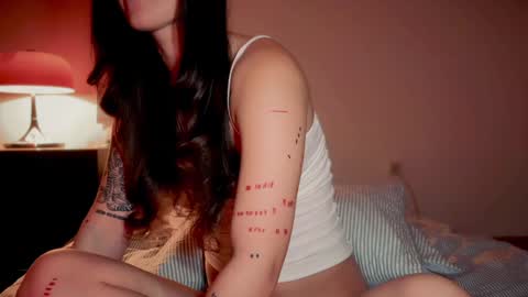 Snapshot of bambi______ chatting on 01-09-25, 10:31 fae online show from 01-09-25, 10:31