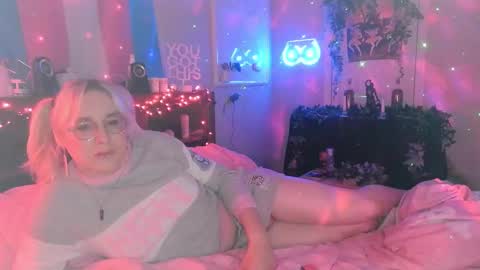 Snapshot of bambibimbosparkles chatting on 02-19-25, 01:06 Bambi Sparkles TS online show from 02-19-25, 01:06