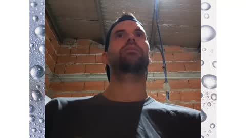 Snapshot of banana_argen_15 chatting on 12-14-24, 01:39 Ezequiel online show from 12-14-24, 01:39