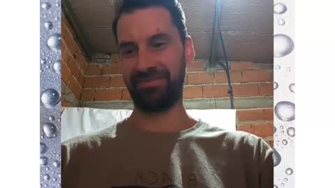 Snapshot of banana_argen_15 chatting on 12-23-24, 01:40 Ezequiel online show from 12-23-24, 01:40