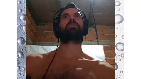 Snapshot of banana_argen_15 chatting on 01-12-25, 01:11 Ezequiel online show from 01-12-25, 01:11