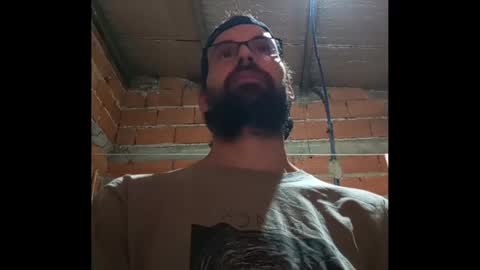 Snapshot of banana_argen_15 chatting on 10-16-25, 01:28 Ezequiel online show from 10-16-25, 01:28