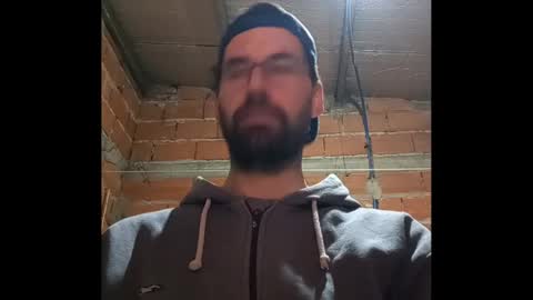 Snapshot of banana_argen_15 chatting on 11-19-25, 01:27 Ezequiel online show from 11-19-25, 01:27