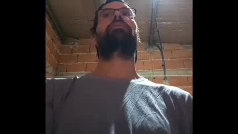 Snapshot of banana_argen_15 chatting on 11-25-25, 02:11 Ezequiel online show from 11-25-25, 02:11