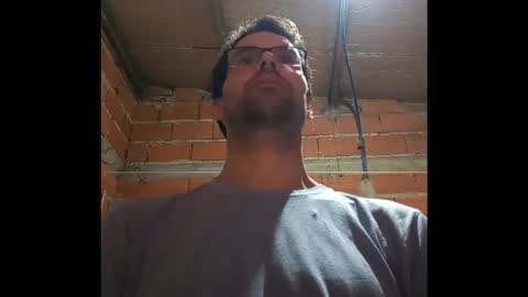 Snapshot of banana_argen_15 chatting on 12-14-25, 01:33 Ezequiel online show from 12-14-25, 01:33