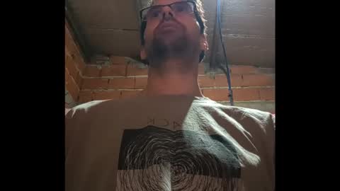 Snapshot of banana_argen_15 chatting on 12-16-25, 01:54 Ezequiel online show from 12-16-25, 01:54