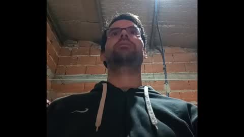 Snapshot of banana_argen_15 chatting on 12-17-25, 01:22 Ezequiel online show from 12-17-25, 01:22