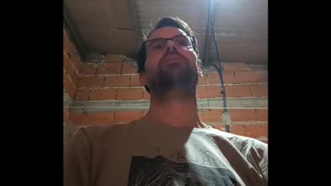 Snapshot of banana_argen_15 chatting on 12-19-25, 01:34 Ezequiel online show from 12-19-25, 01:34