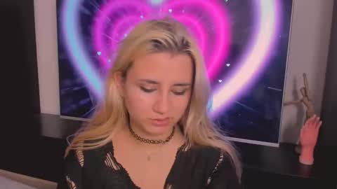 Snapshot of barbarasiren chatting on 09-19-25, 04:07 barbarasiren online show from 09-19-25, 04:07