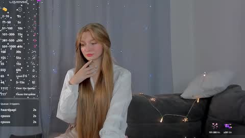 Snapshot of barbbiiedoll chatting on 12-12-24, 10:20 Kendall online show from 12-12-24, 10:20