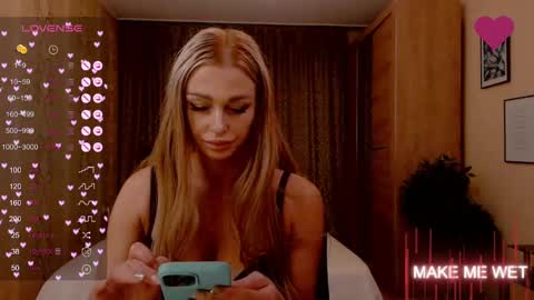 Snapshot of barbie_kiss1 chatting on 12-10-24, 01:22 barbie online show from 12-10-24, 01:22