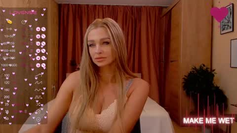 Snapshot of barbie_kiss1 chatting on 12-14-24, 01:06 barbie online show from 12-14-24, 01:06