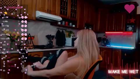 Snapshot of barbie_kiss1 chatting on 01-15-25, 01:12 barbie online show from 01-15-25, 01:12