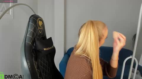 Snapshot of barbie_lis chatting on 11-12-25, 12:44 LisGTM2 Mon-Thu Sat 0100am-0700am online show from 11-12-25, 12:44