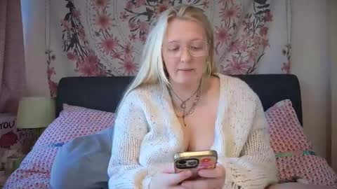 barbiegirl966 online show from 09-11-25, 08:47