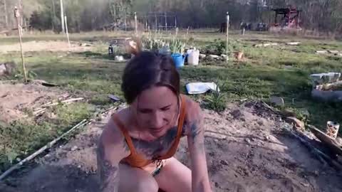 Snapshot of barefootmuse chatting on 04-14-26, 10:38 BareFootMuse online show from 04-14-26, 10:38
