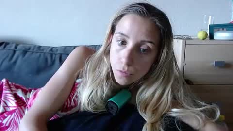 Snapshot of barelylegalblondy chatting on 06-24-26, 06:45 Lena online show from 06-24-26, 06:45